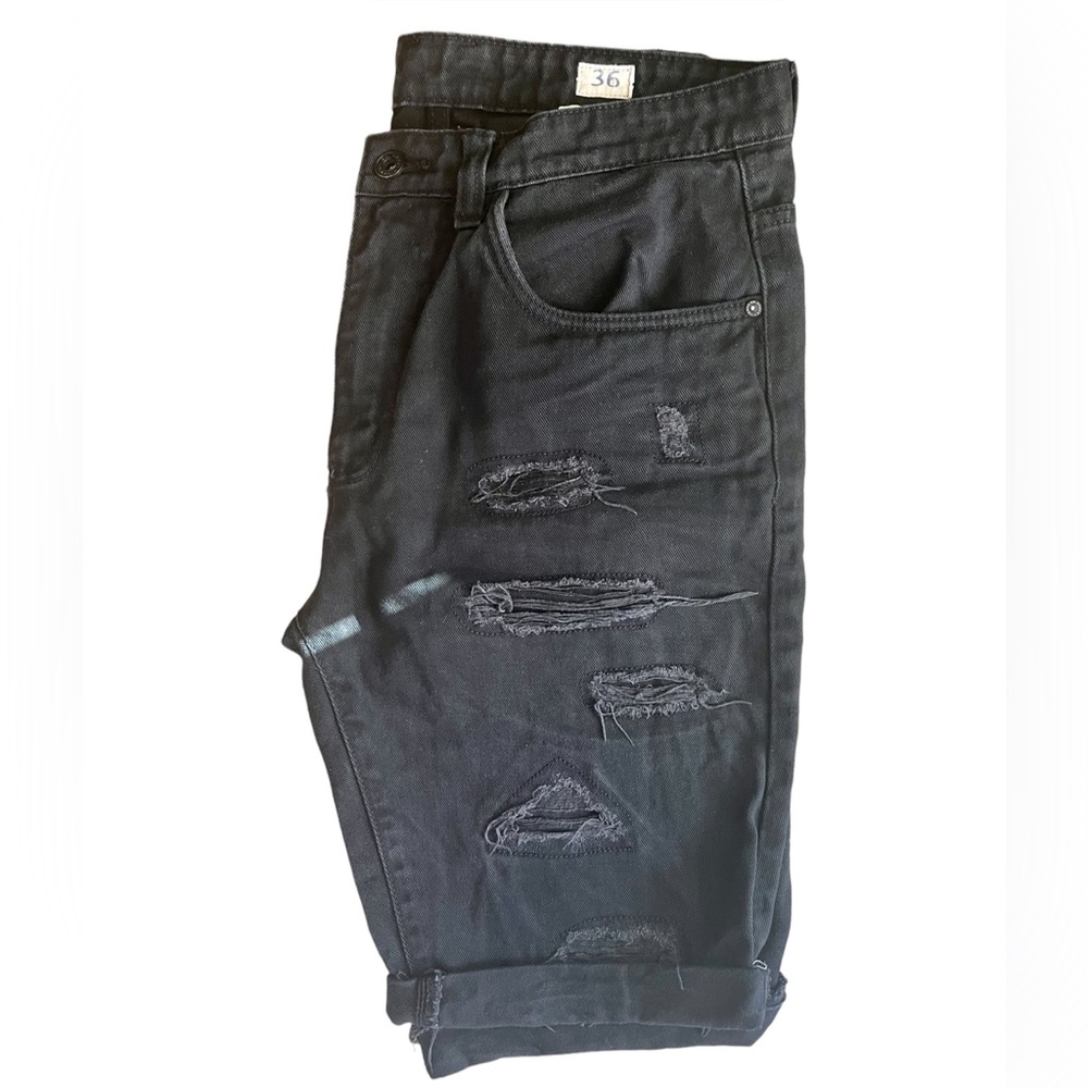 BLACK DENIM SHORTS